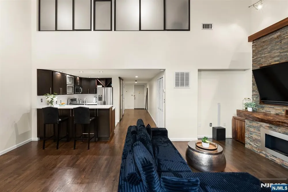 518 Gregory Avenue 201 Weehawken, NJ 07086