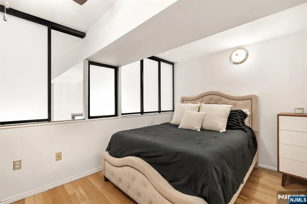 518 Gregory Avenue 201 Weehawken, NJ 07086