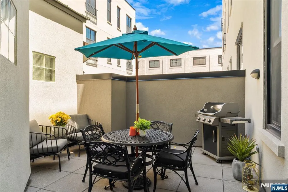 518 Gregory Avenue 201 Weehawken, NJ 07086
