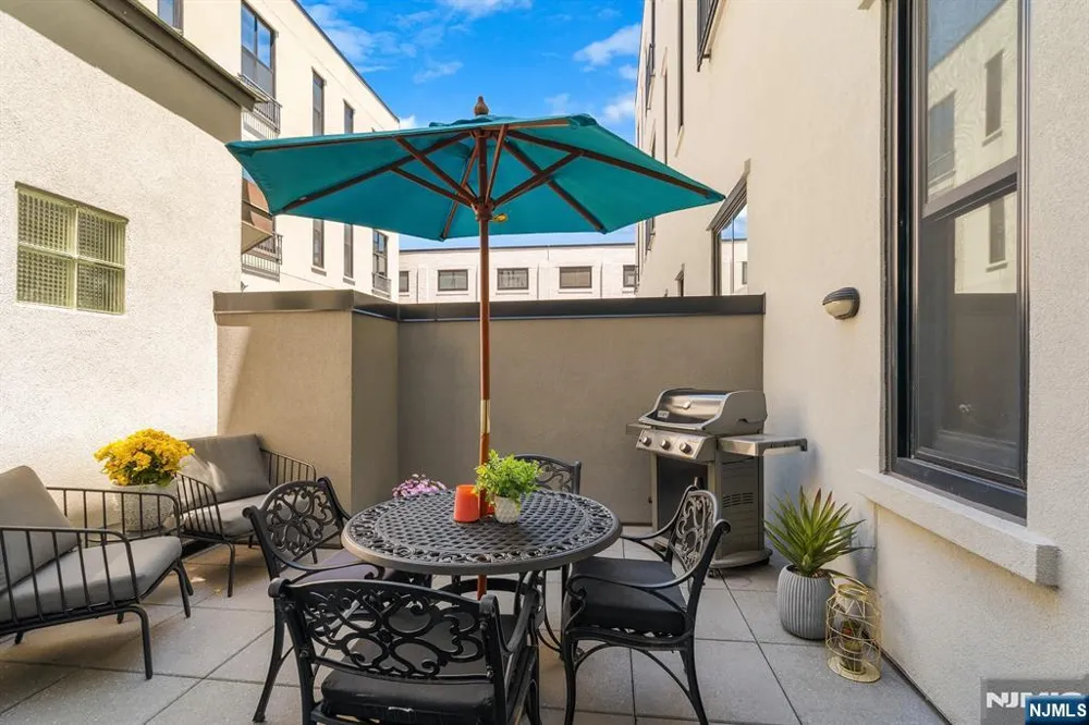 518 Gregory Avenue 201 Weehawken, NJ 07086