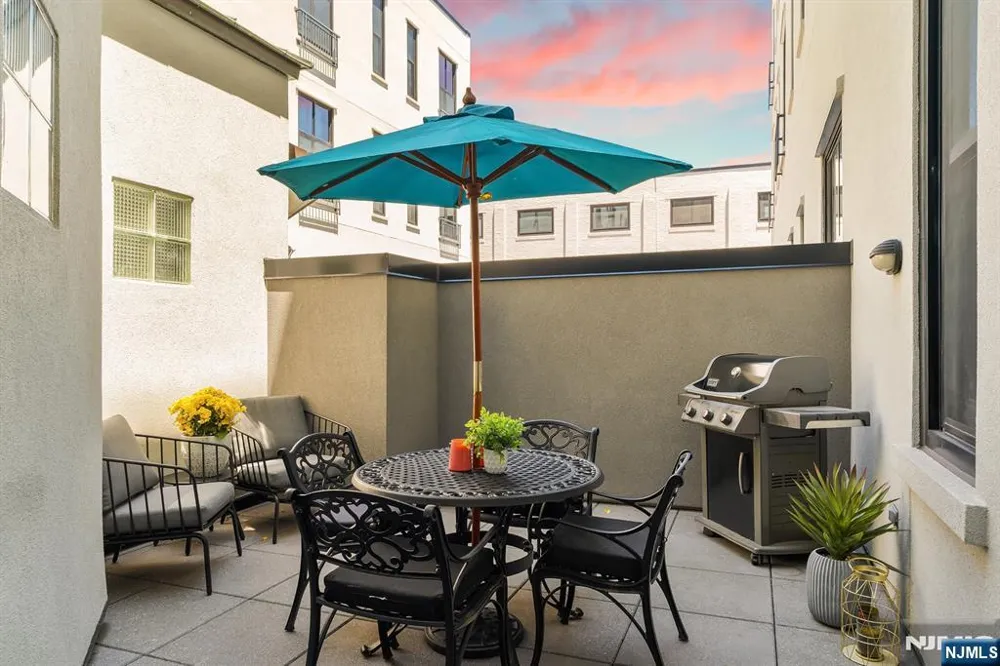 518 Gregory Avenue 201 Weehawken, NJ 07086