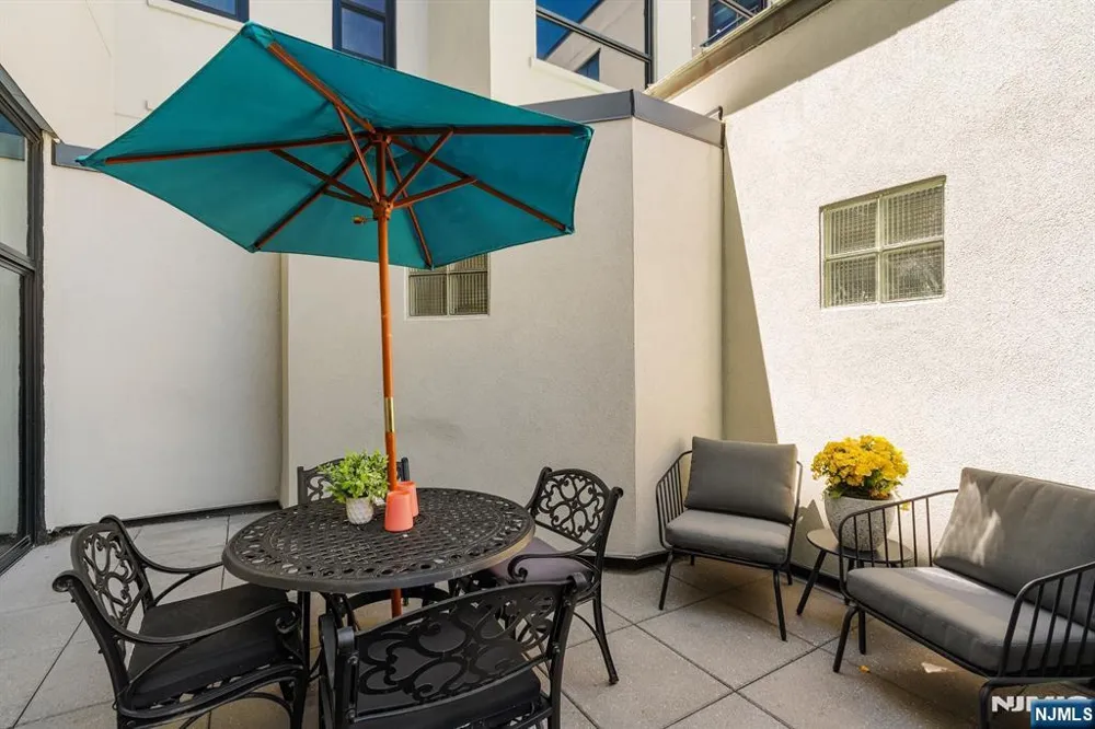 518 Gregory Avenue 201 Weehawken, NJ 07086