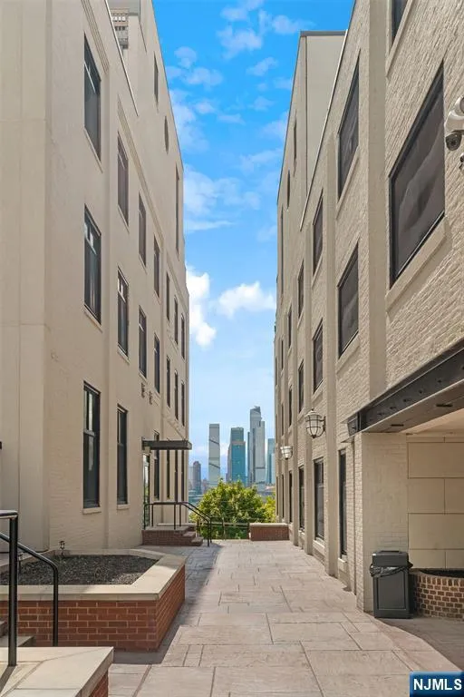 518 Gregory Avenue 201 Weehawken, NJ 07086