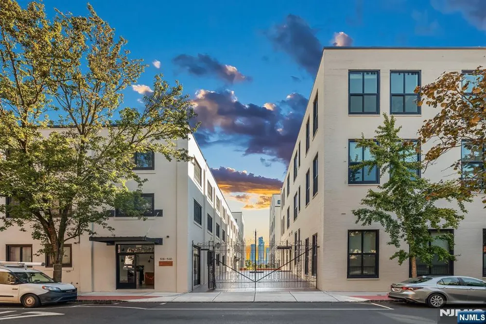 518 Gregory Avenue 201 Weehawken, NJ 07086