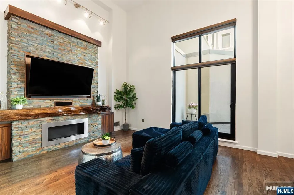 518 Gregory Avenue 201 Weehawken, NJ 07086