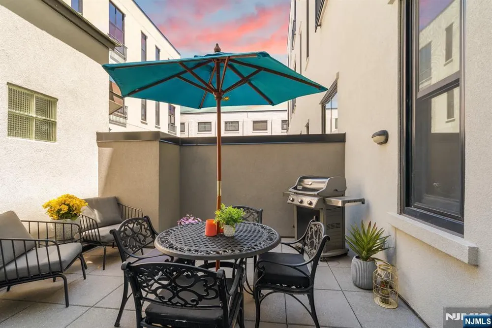 518 Gregory Avenue 201 Weehawken, NJ 07086