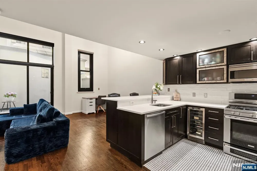 518 Gregory Avenue 201 Weehawken, NJ 07086