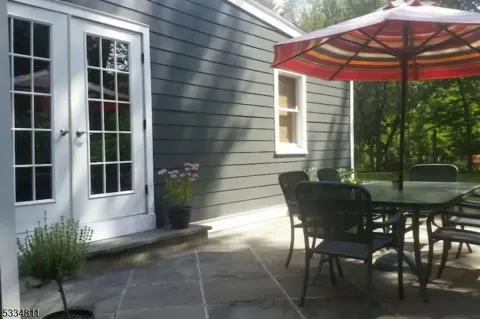 33 Meadowview Rd