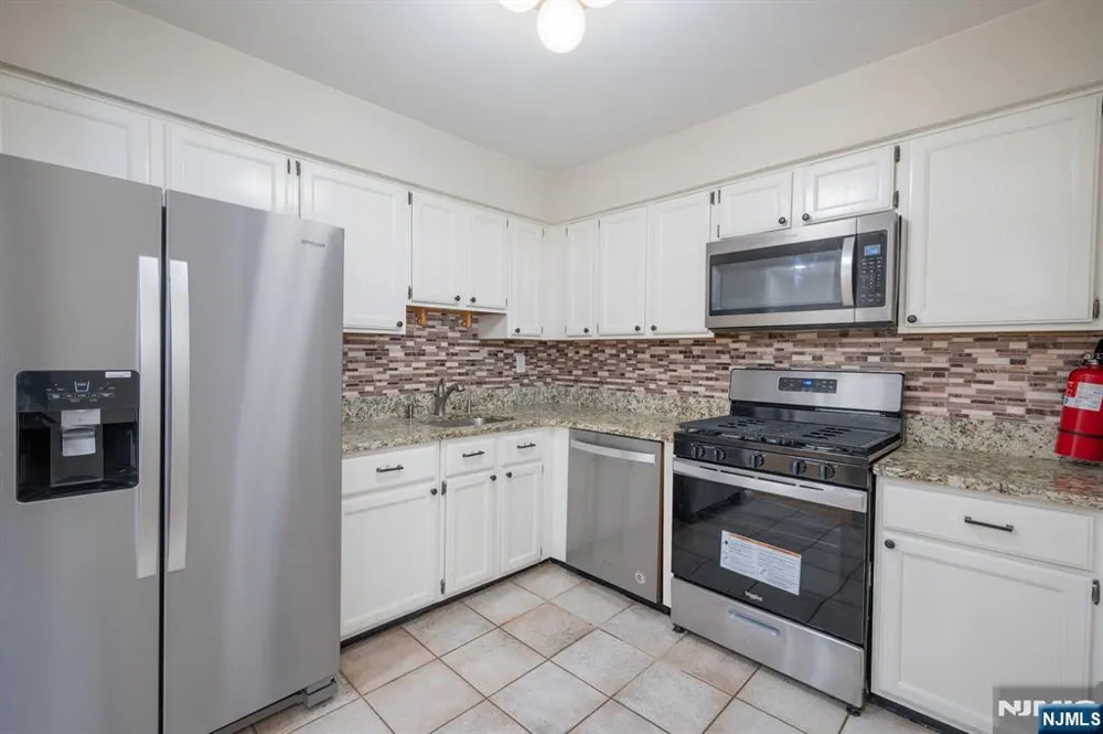 18 Guilford Court Par-Troy Hills, NJ 07950