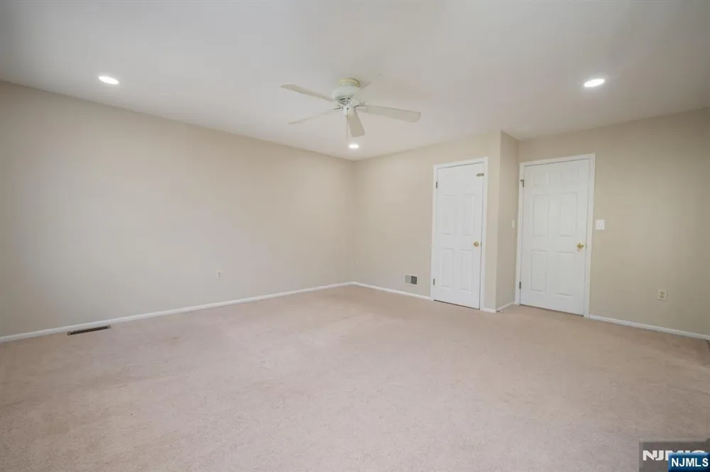 18 Guilford Court Par-Troy Hills, NJ 07950
