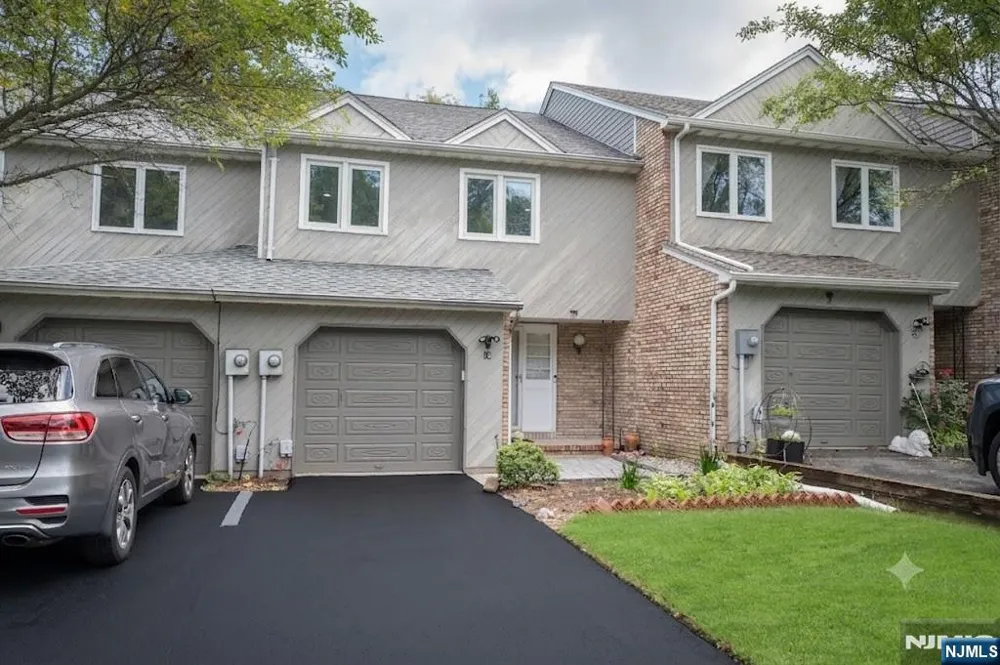 18 Guilford Court Par-Troy Hills, NJ 07950