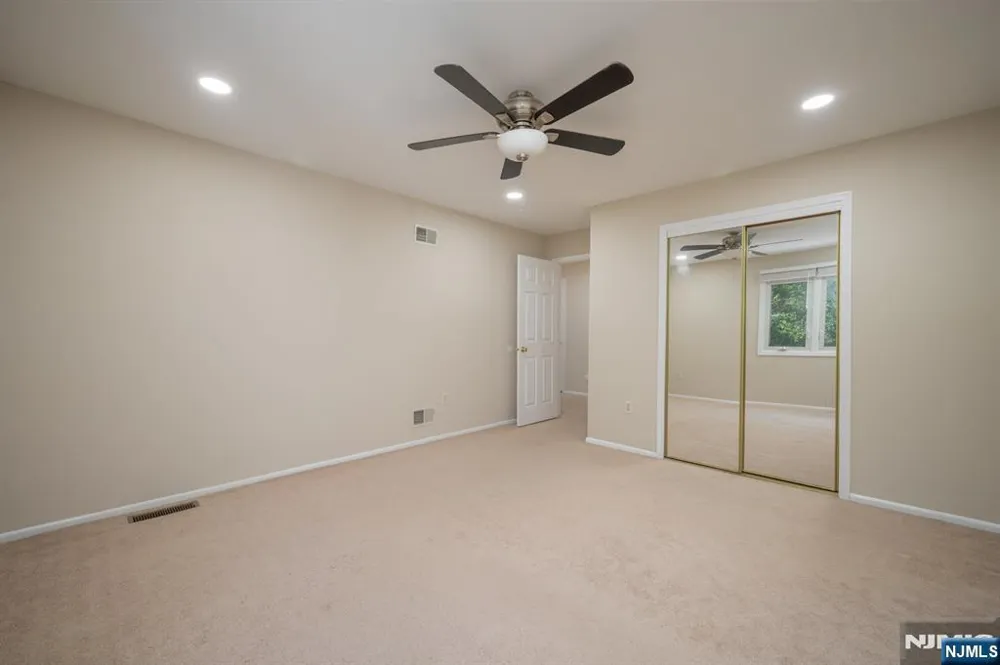 18 Guilford Court Par-Troy Hills, NJ 07950