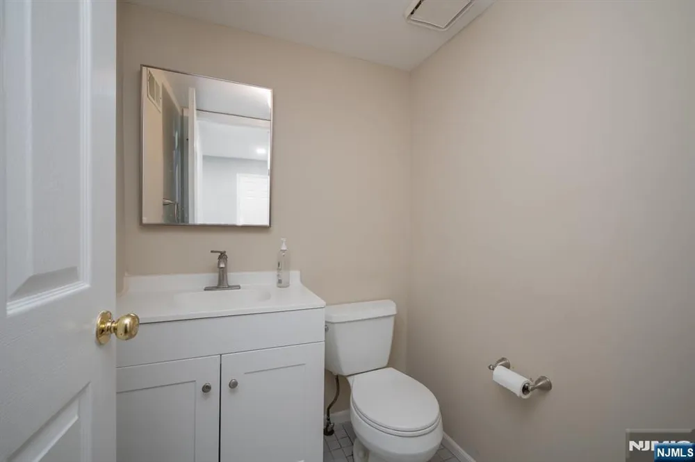 18 Guilford Court Par-Troy Hills, NJ 07950