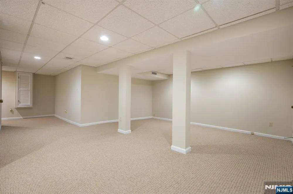 18 Guilford Court Par-Troy Hills, NJ 07950