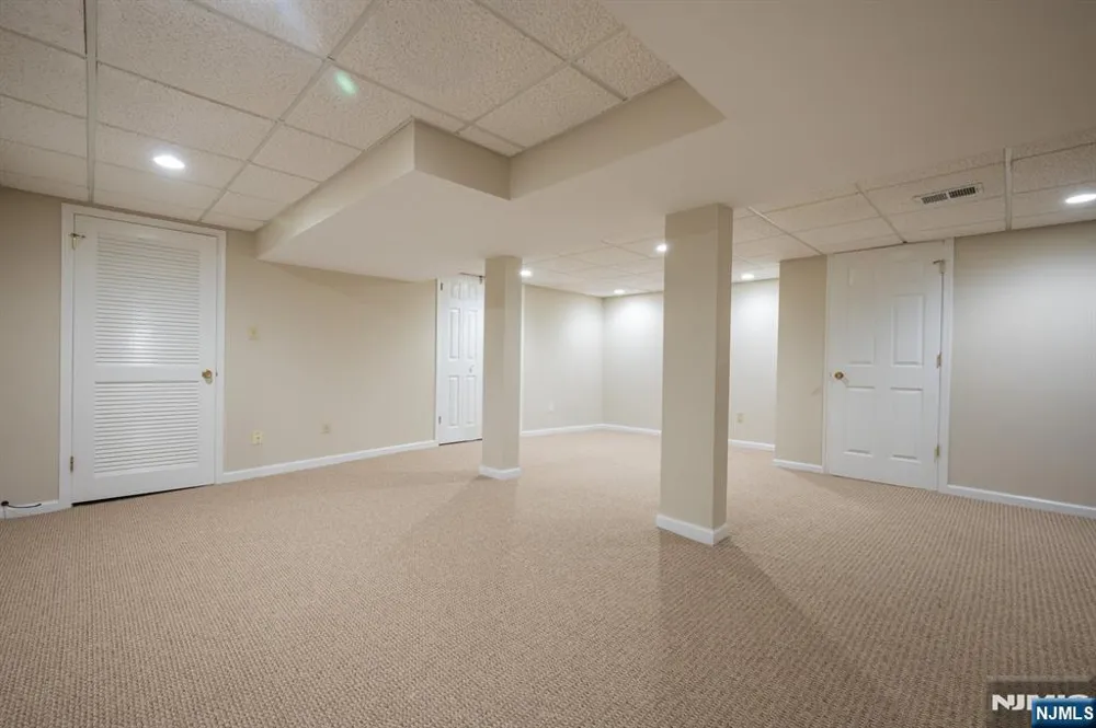 18 Guilford Court Par-Troy Hills, NJ 07950