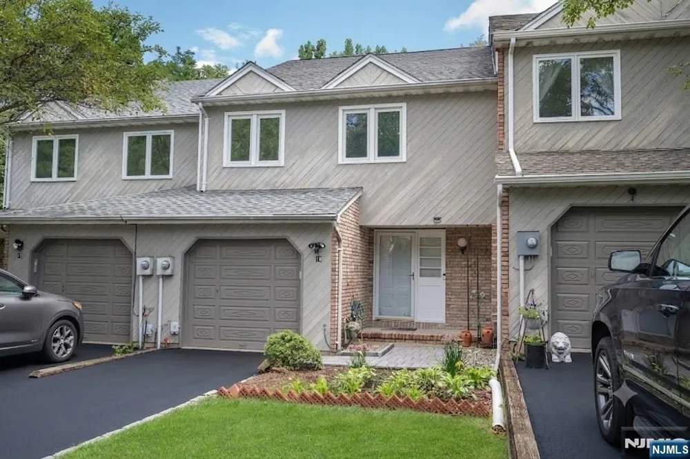 18 Guilford Court Par-Troy Hills, NJ 07950