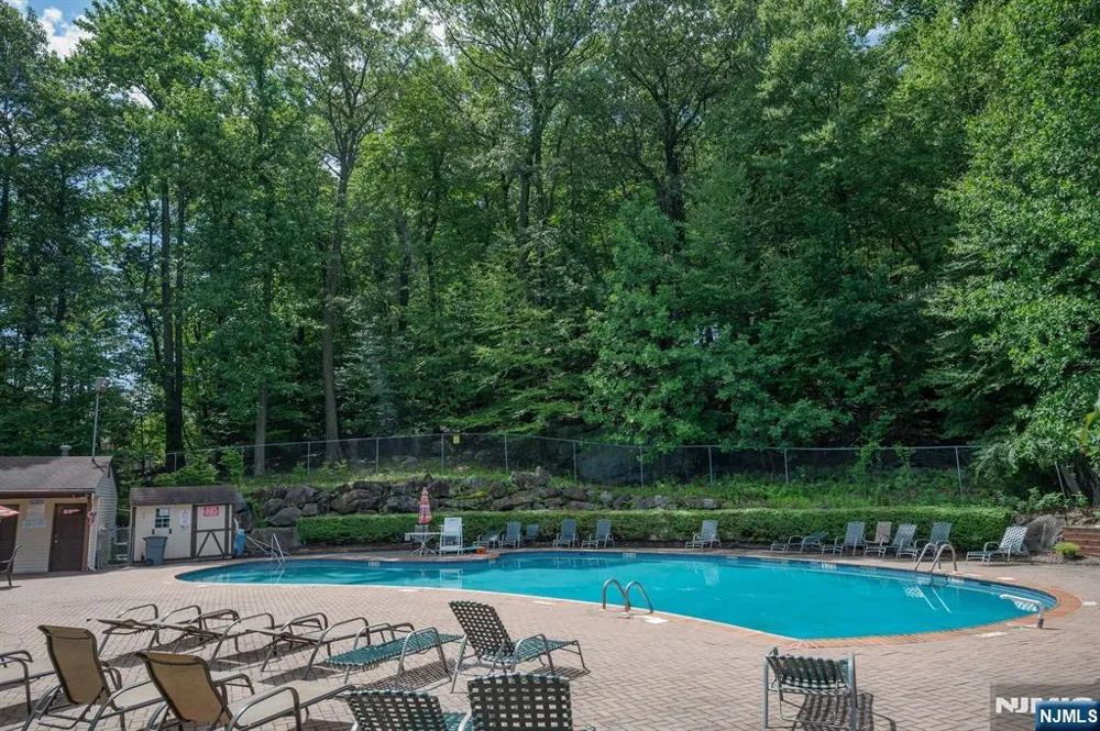 18 Guilford Court Par-Troy Hills, NJ 07950
