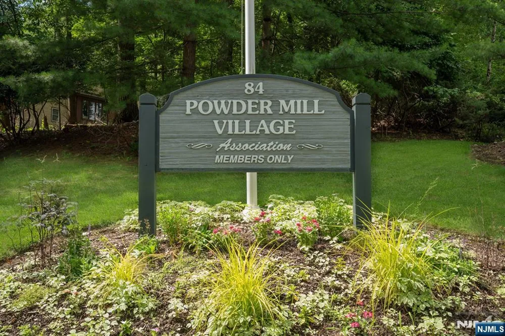 18 Guilford Court Par-Troy Hills, NJ 07950