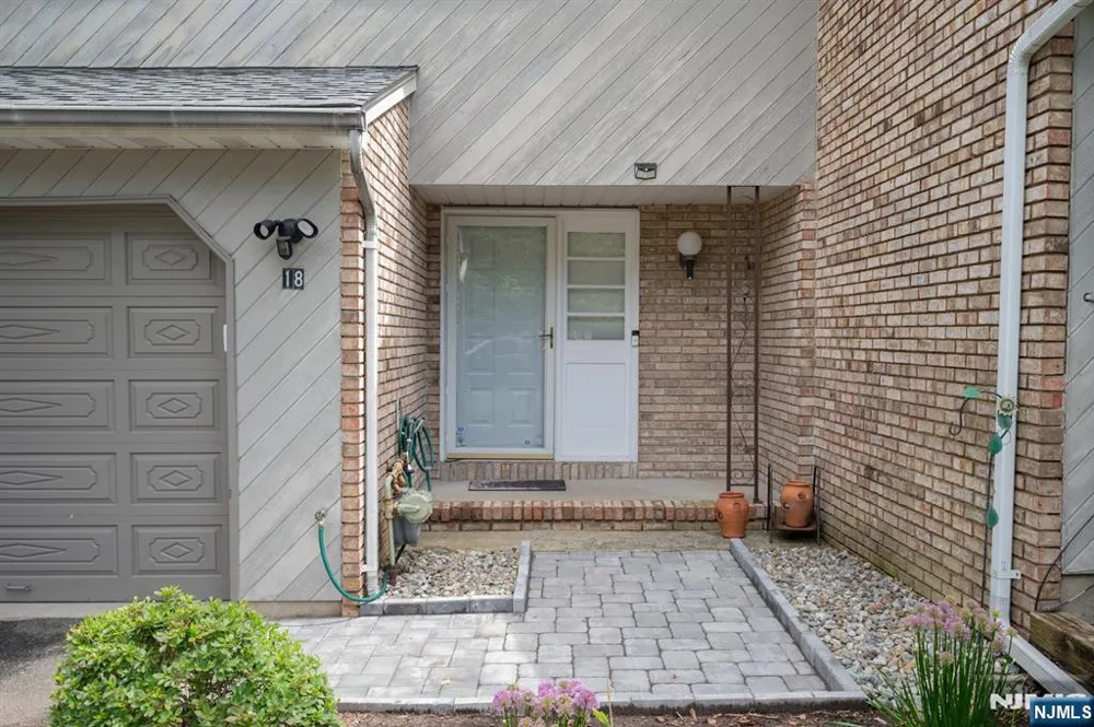 18 Guilford Court Par-Troy Hills, NJ 07950
