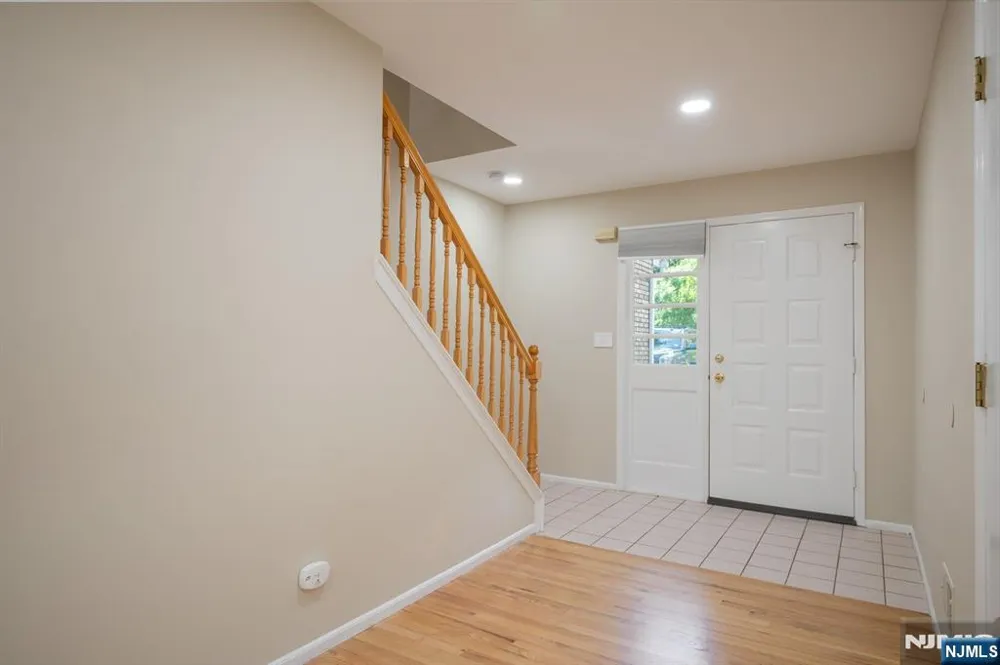 18 Guilford Court Par-Troy Hills, NJ 07950