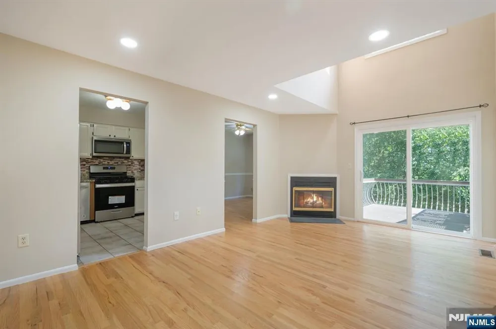 18 Guilford Court Par-Troy Hills, NJ 07950