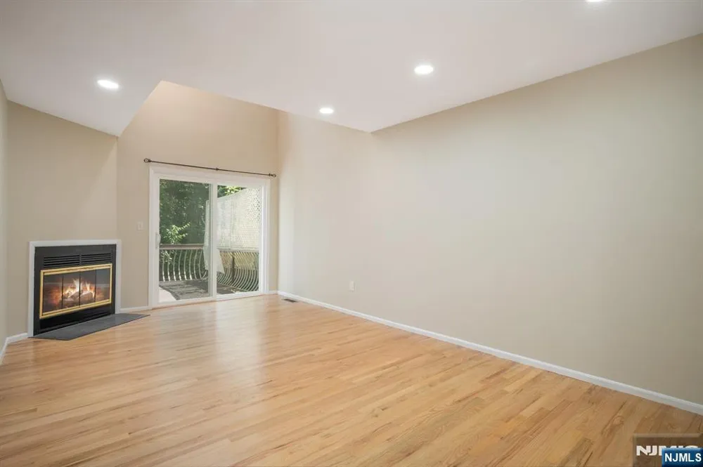 18 Guilford Court Par-Troy Hills, NJ 07950