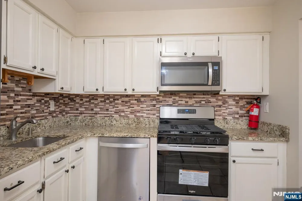 18 Guilford Court Par-Troy Hills, NJ 07950