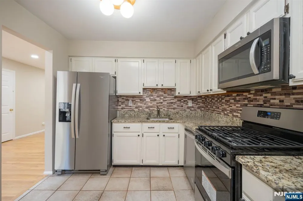 18 Guilford Court Par-Troy Hills, NJ 07950