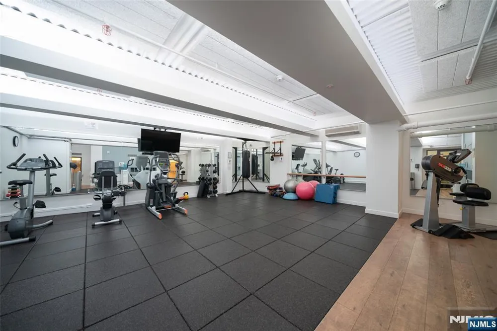 250 Gorge 17I Cliffside Park, NJ 07010