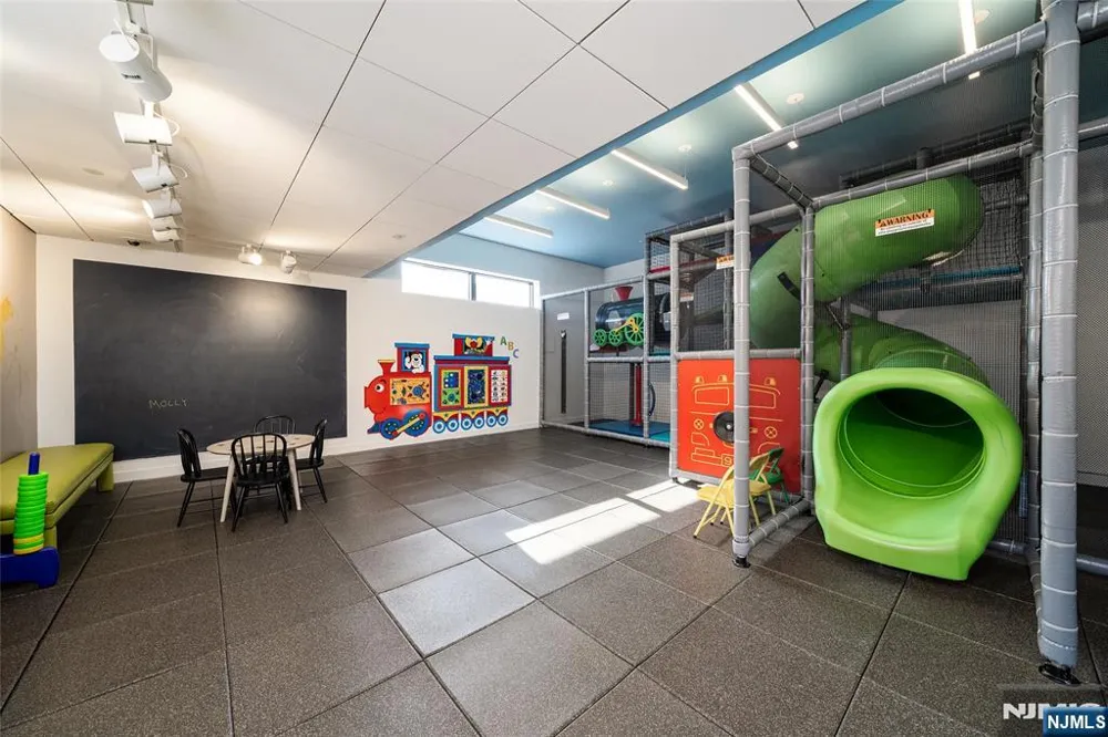 250 Gorge 17I Cliffside Park, NJ 07010