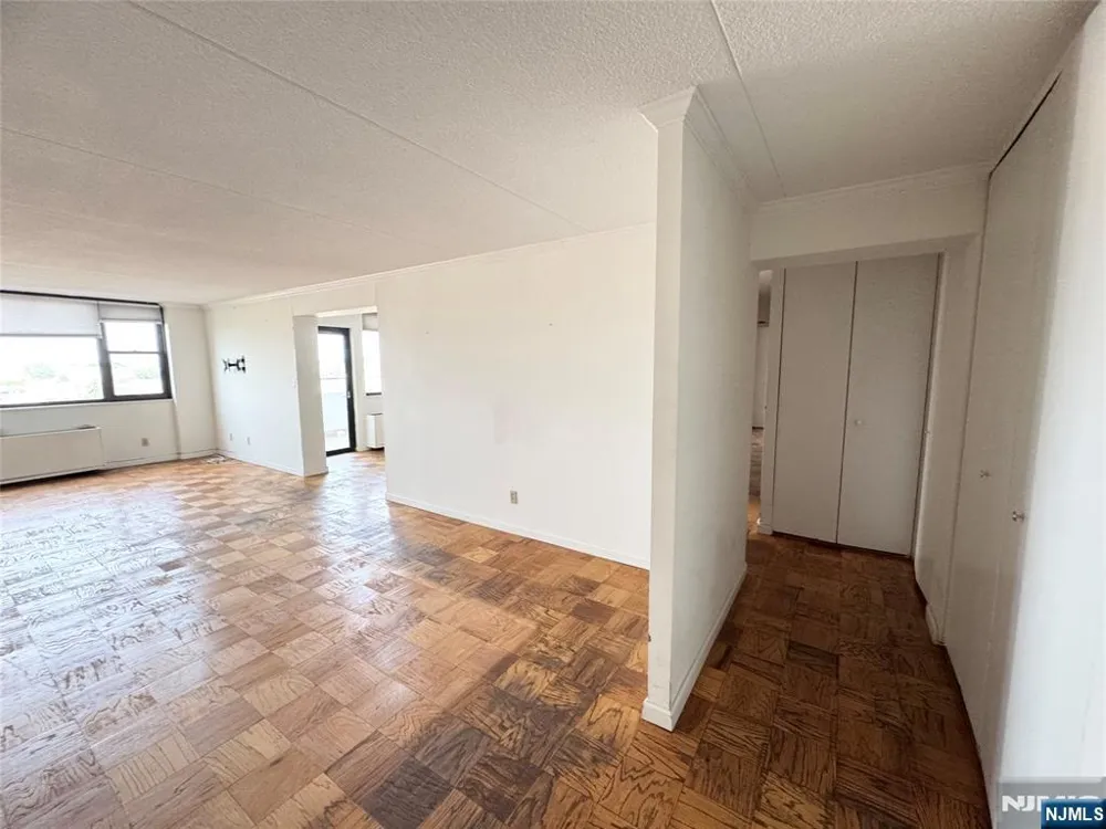250 Gorge 17I Cliffside Park, NJ 07010
