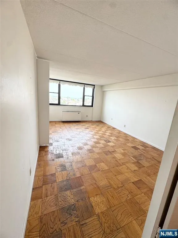 250 Gorge 17I Cliffside Park, NJ 07010