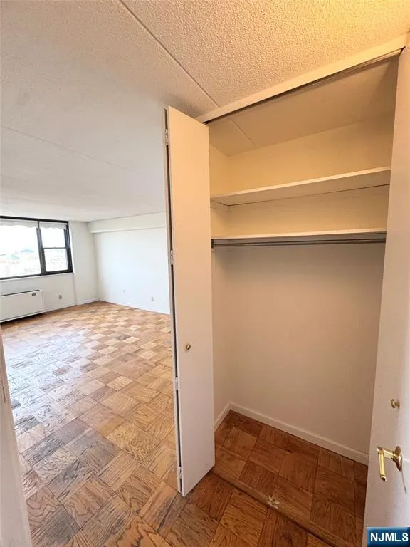 250 Gorge 17I Cliffside Park, NJ 07010