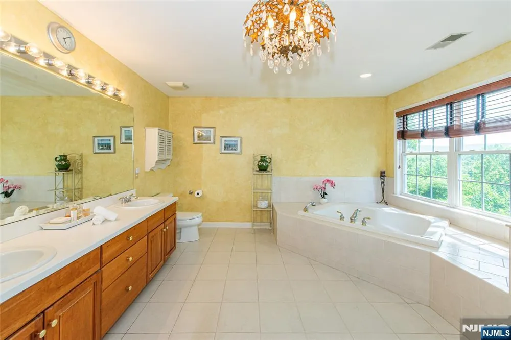14 N Shadow Lane Oakland, NJ 07436