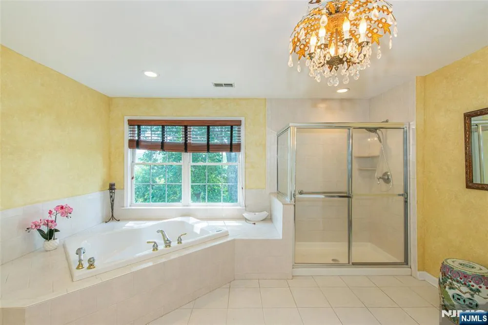 14 N Shadow Lane Oakland, NJ 07436