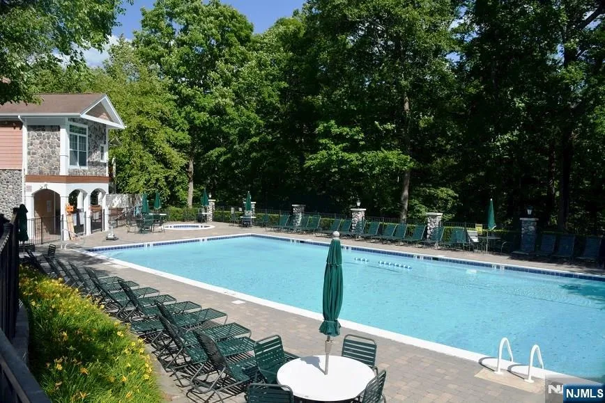 14 N Shadow Lane Oakland, NJ 07436