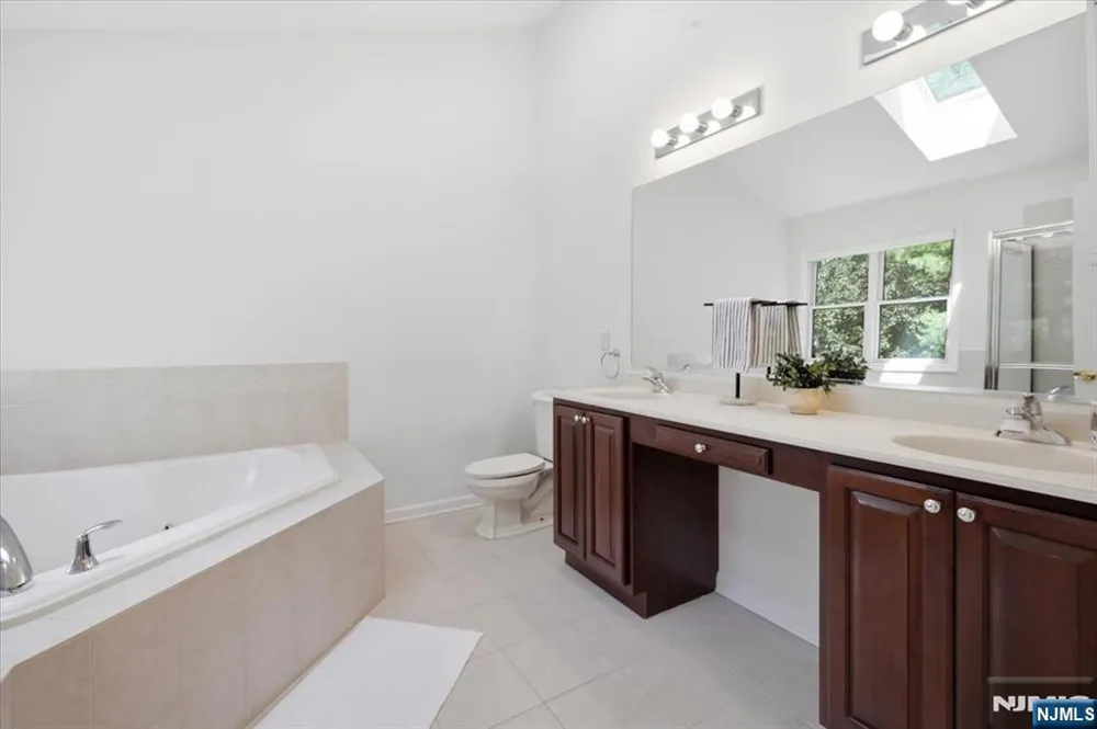 21 Chestnut Court Cedar Grove, NJ 07009