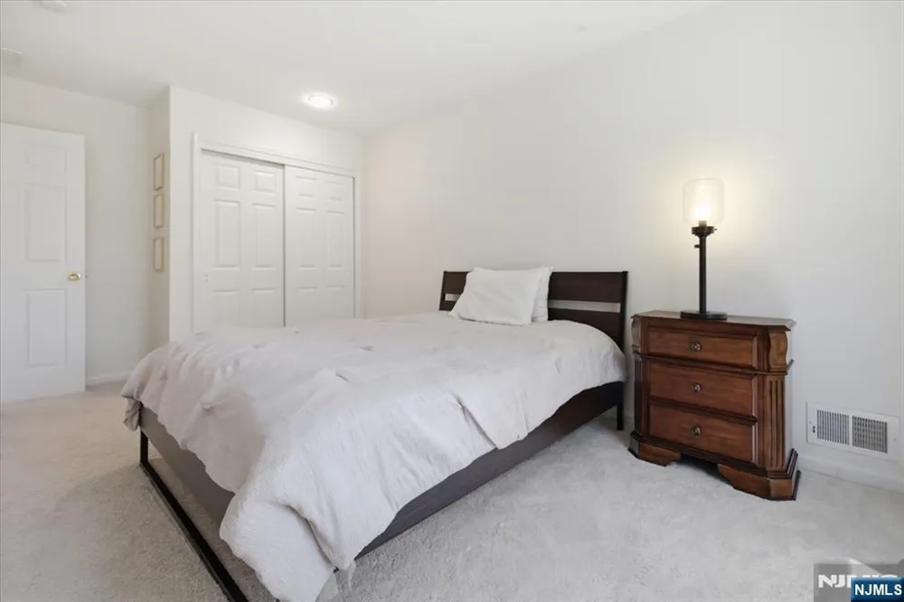21 Chestnut Court Cedar Grove, NJ 07009