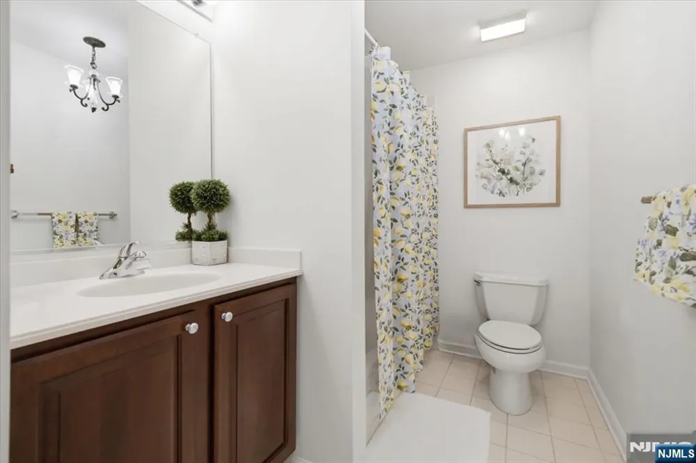 21 Chestnut Court Cedar Grove, NJ 07009