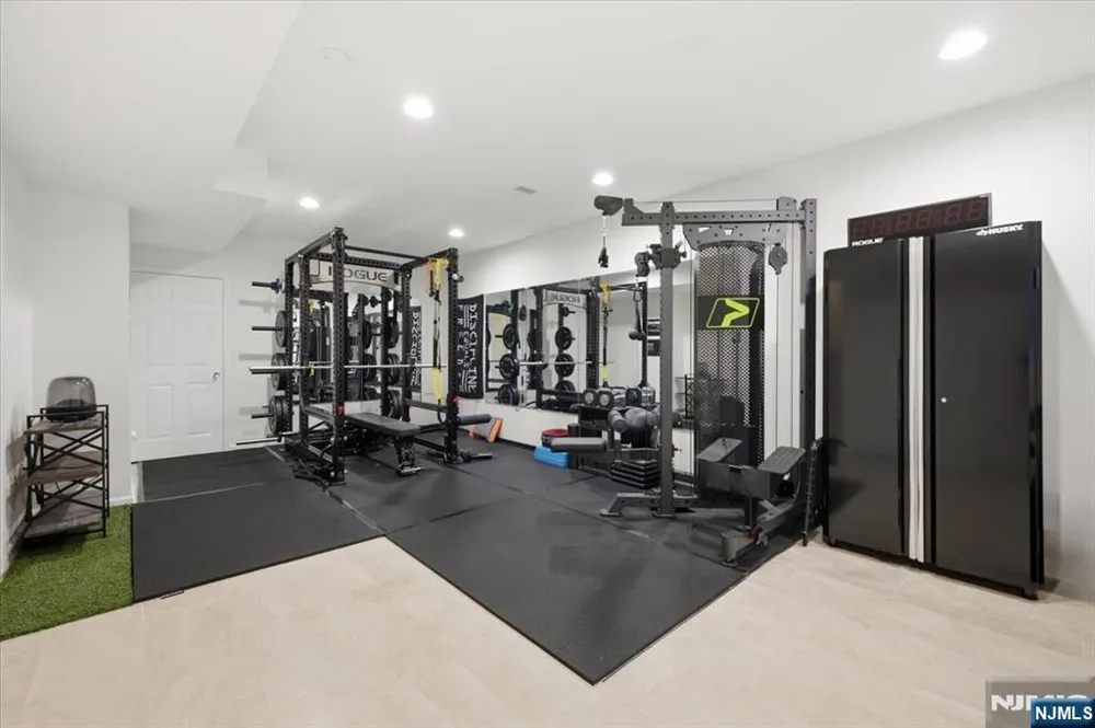 21 Chestnut Court Cedar Grove, NJ 07009
