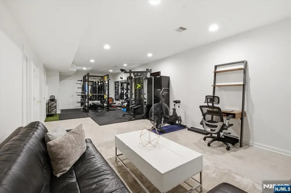21 Chestnut Court Cedar Grove, NJ 07009