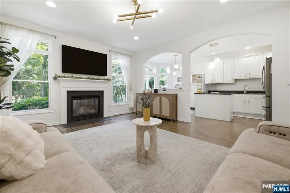 21 Chestnut Court Cedar Grove, NJ 07009