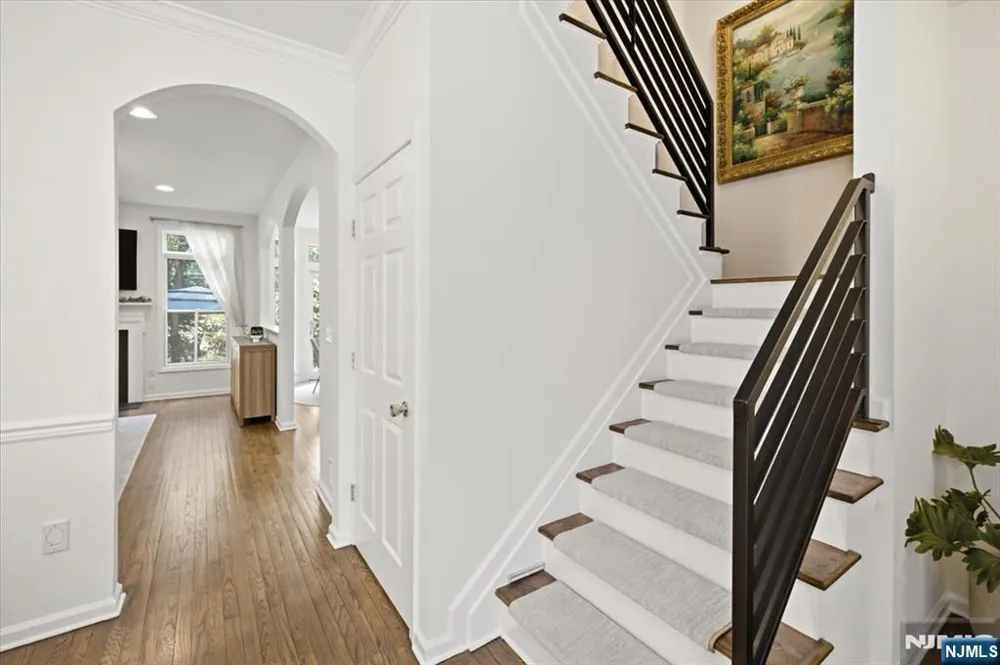 21 Chestnut Court Cedar Grove, NJ 07009