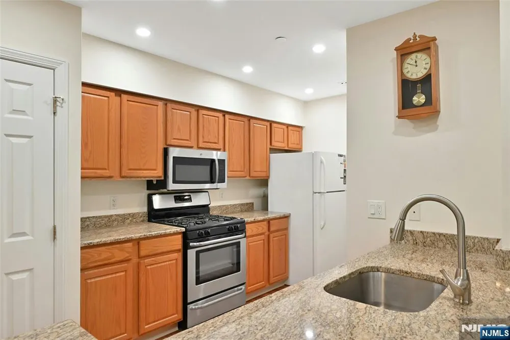 189 Forest Avenue 211 Paramus, NJ 07652