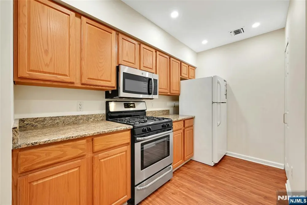 189 Forest Avenue 211 Paramus, NJ 07652
