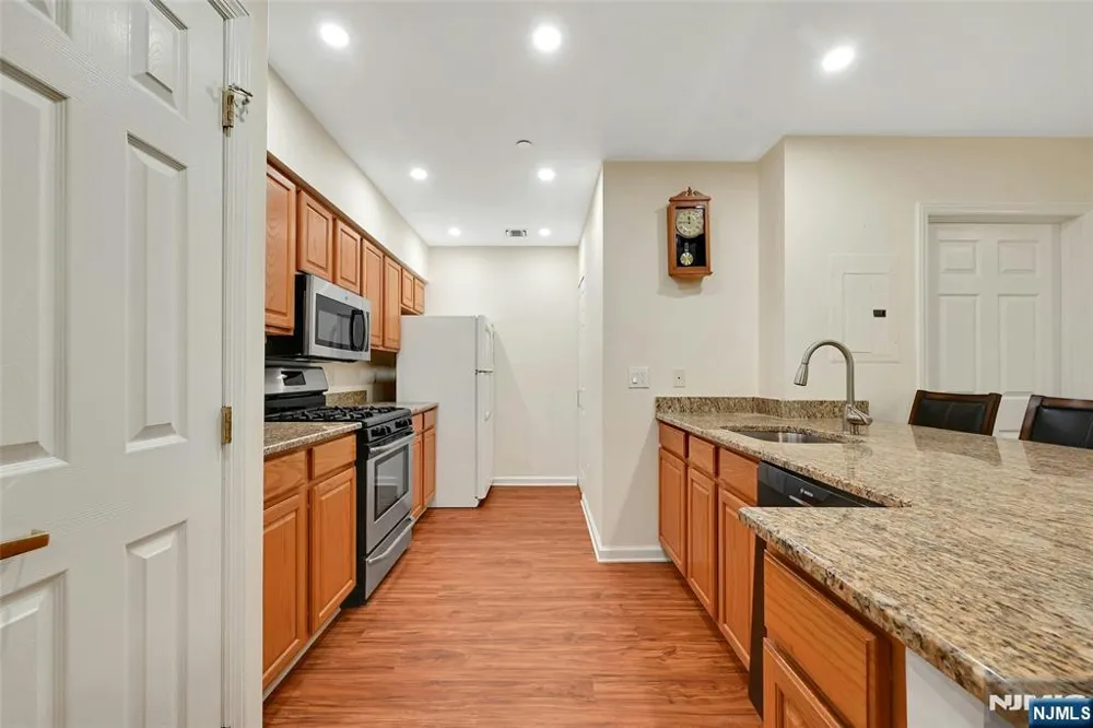 189 Forest Avenue 211 Paramus, NJ 07652