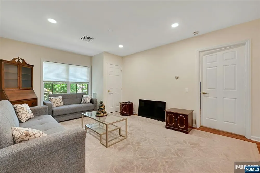 189 Forest Avenue 211 Paramus, NJ 07652