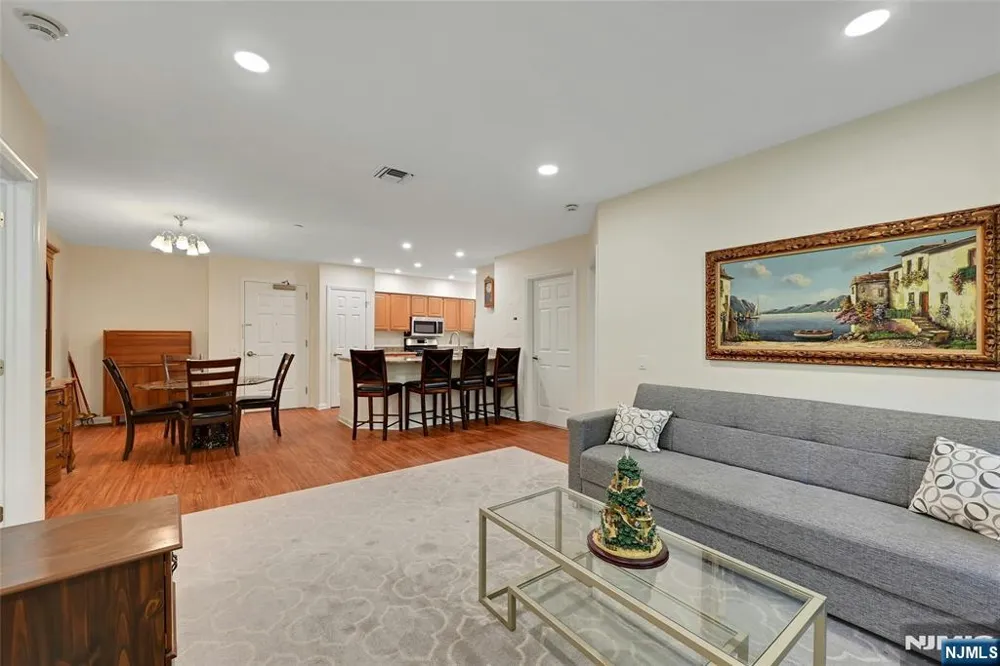 189 Forest Avenue 211 Paramus, NJ 07652