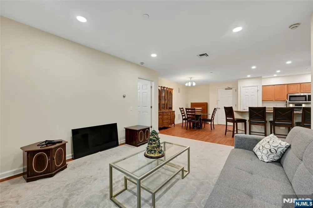 189 Forest Avenue 211 Paramus, NJ 07652