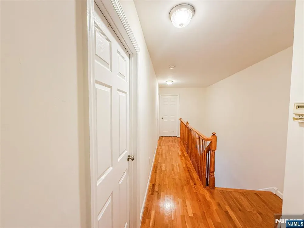 209 5th B Palisades Park, NJ 07650
